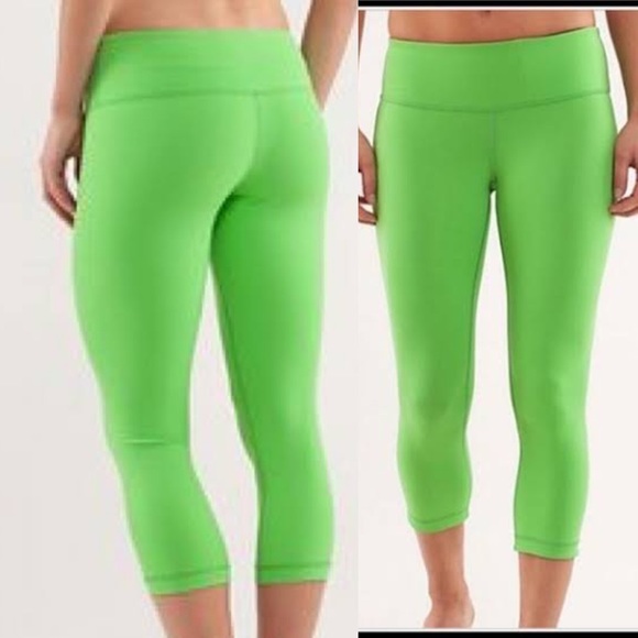 Lululemon ➰ ladies green 3/4 length mid rise CAN2 - Picture 2 of 3